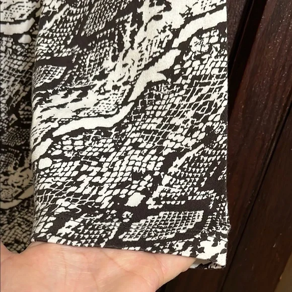 Jones New York Brown and White Patterned Top - Picture 6 of 7